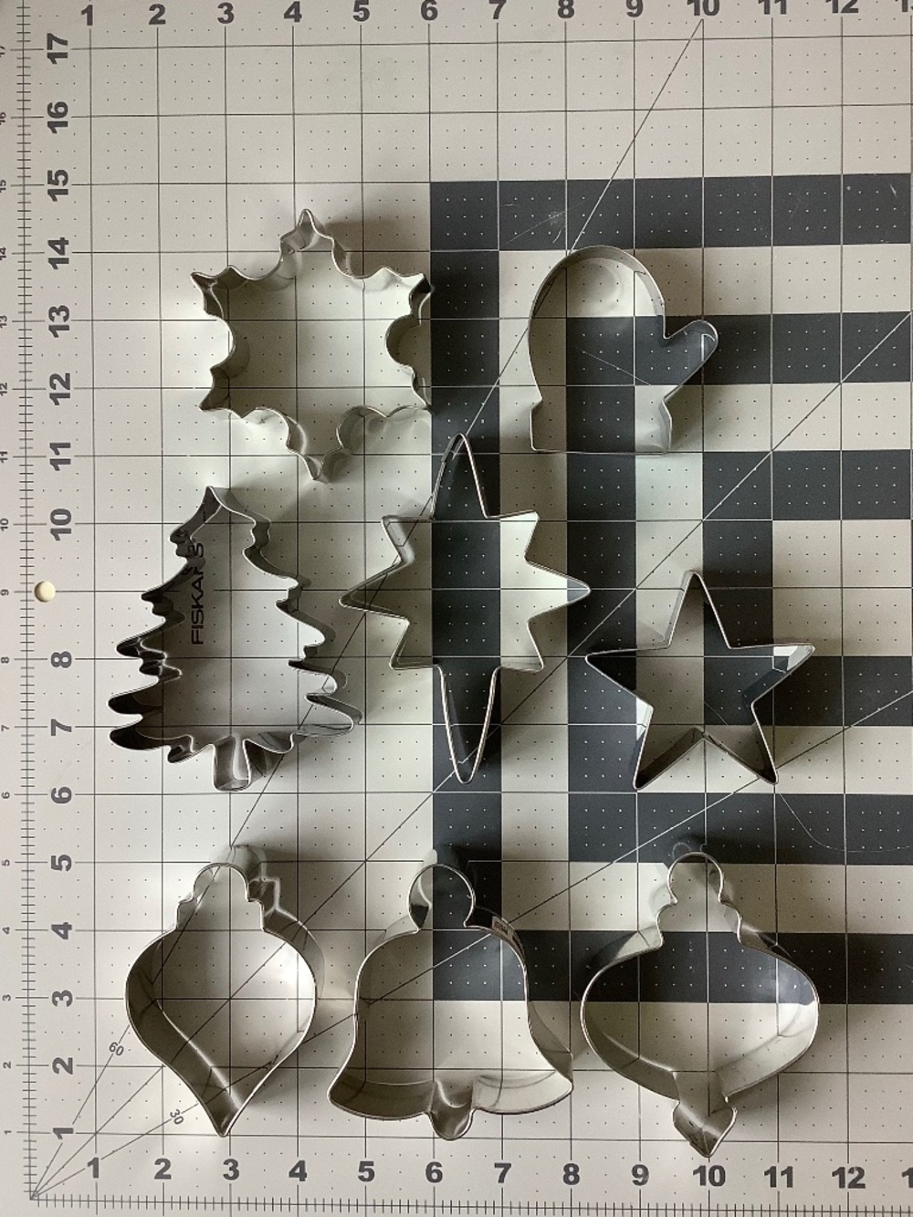 Ann Clark Christmas Cookie Cutter Set – 8 Metal Holiday Baking Cutters